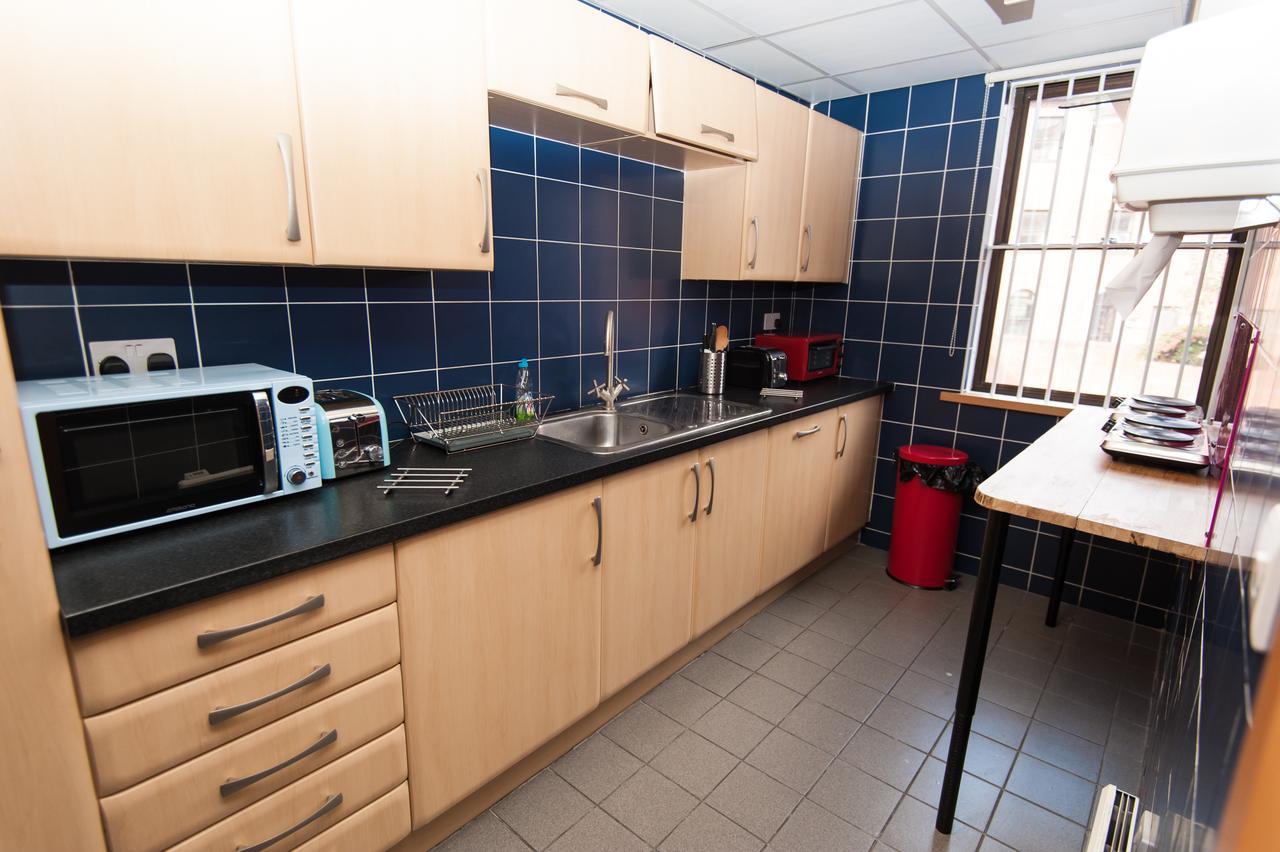 Russell Scott Backpackers Hostel Leeds  Exterior photo